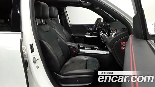 Mercedes-Benz GLB-Class 2021 — Фото 11/20