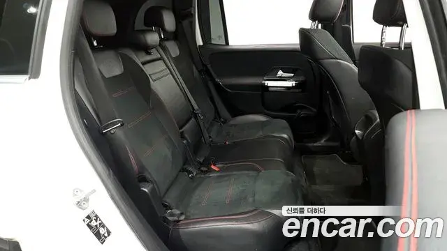 Mercedes-Benz GLB-Class 2021 — Фото 12/20