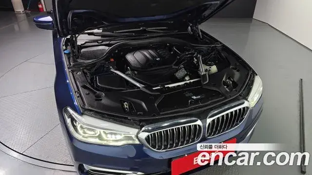 BMW 5 Series 2020 — Photo 10/20