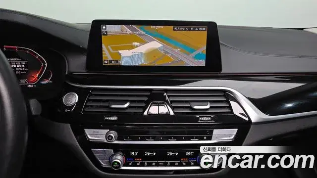 BMW 5 Series 2020 — Photo 11/20