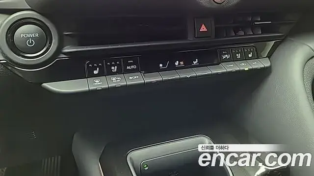 Toyota Crown Crossover 2024 — Şəkil 8/18
