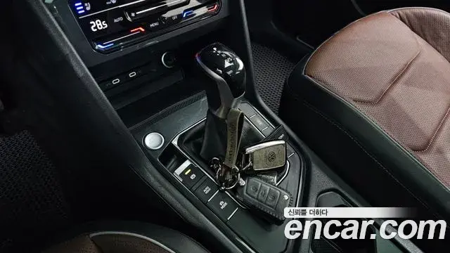 Volkswagen Tiguan Allspace 2023 — Photo 11/20