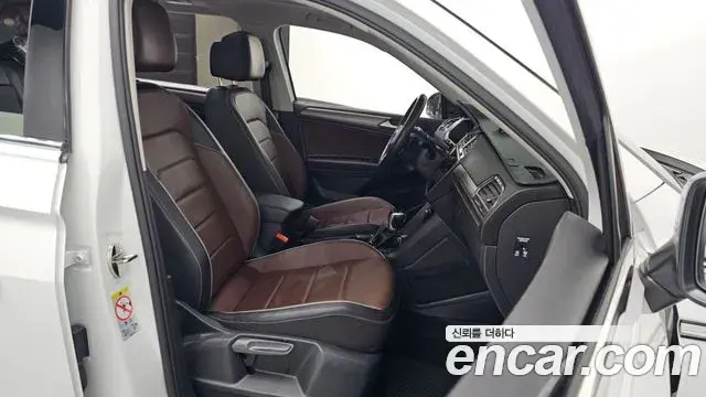 Volkswagen Tiguan Allspace 2023 — Photo 8/20