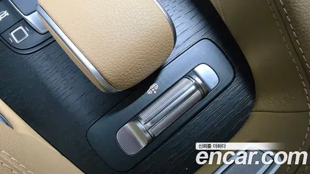 Mercedes-Benz GLE-Class 2025 — Фото 12/20