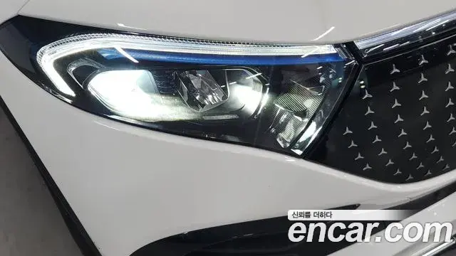 Mercedes-Benz EQB 2024 — ფოტო 17/20