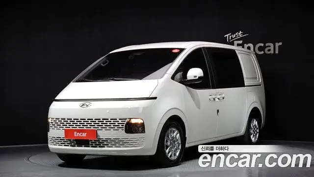 Hyundai Staria 2022 — Фото 1/20