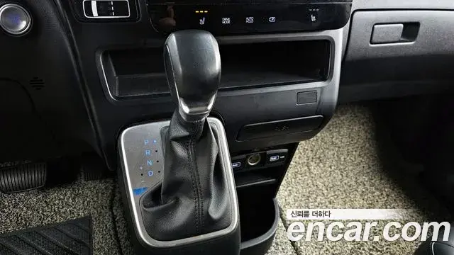Hyundai Staria 2022 — Фото 9/20