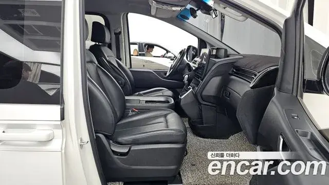 Hyundai Staria 2022 — Фото 11/20