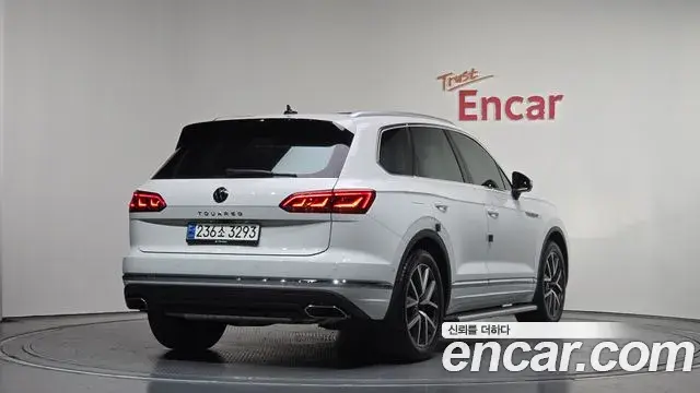 Volkswagen Touareg 2023 — Şəkil 14/20