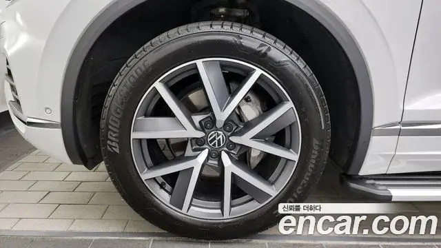 Volkswagen Touareg 2023 — Şəkil 10/20