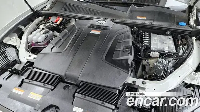 Volkswagen Touareg 2023 — Şəkil 19/20