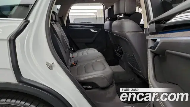 Volkswagen Touareg 2023 — Şəkil 13/20