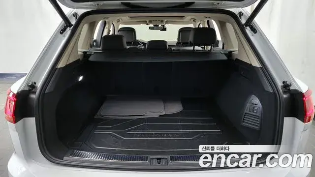 Volkswagen Touareg 2023 — Şəkil 20/20