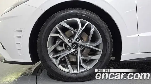 Hyundai Sonata Hybrid 2021 — ფოტო 16/20