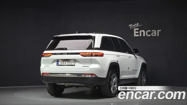 Jeep Grand Cherokee 2023 — ფოტო 4/20