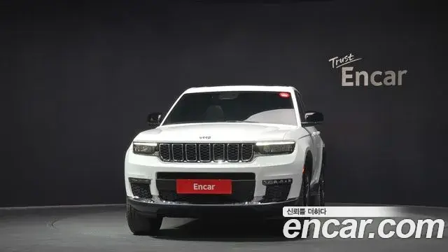 Jeep Grand Cherokee 2023 — ფოტო 12/20