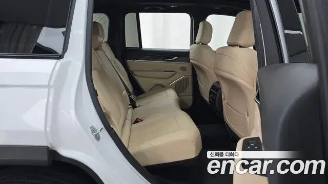 Jeep Grand Cherokee 2023 — ფოტო 13/20