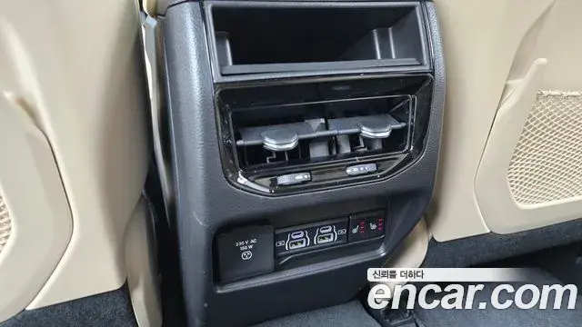 Jeep Grand Cherokee 2023 — ფოტო 16/20