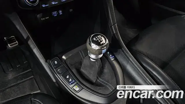 Hyundai Veloster 2018 — Фото 9/20