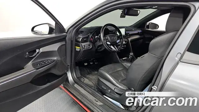Hyundai Veloster 2018 — Фото 10/20