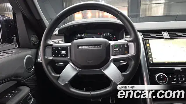 Land Rover Discovery 5 2023 — Photo 8/20