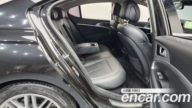 Genesis G70 2019 — ფოტო 8/20