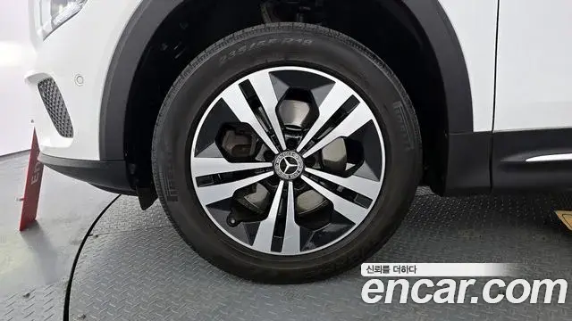 Mercedes-Benz GLB-Class 2021 — Photo 11/20