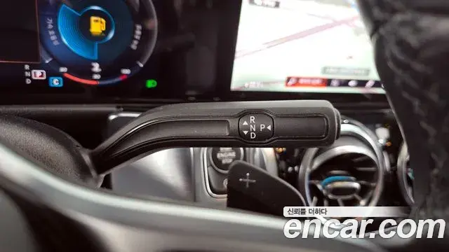 Mercedes-Benz GLB-Class 2021 — Photo 7/20