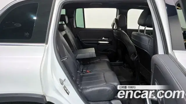 Mercedes-Benz GLB-Class 2021 — Photo 15/20