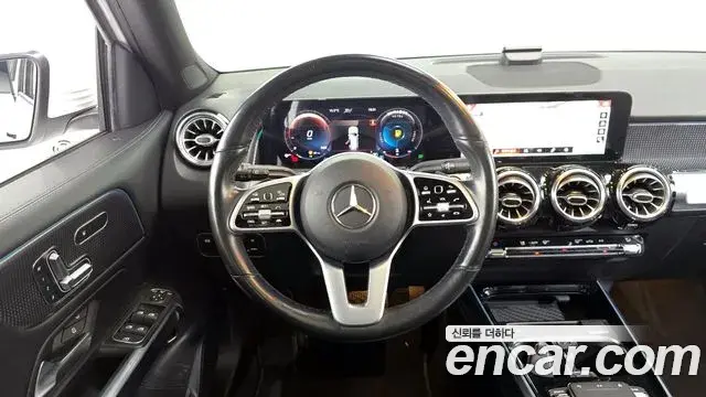 Mercedes-Benz GLB-Class 2021 — Photo 2/20