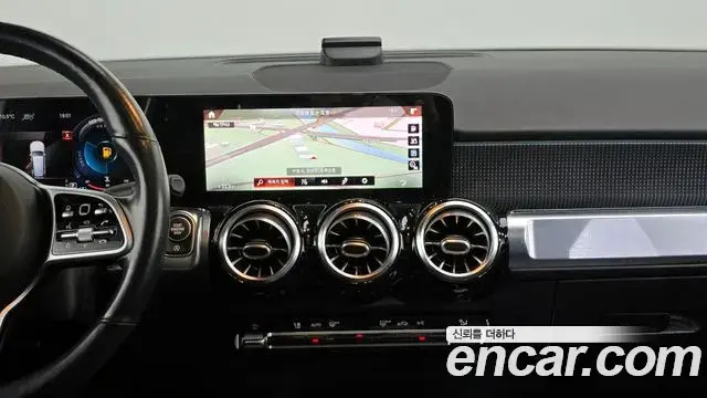Mercedes-Benz GLB-Class 2021 — Photo 18/20