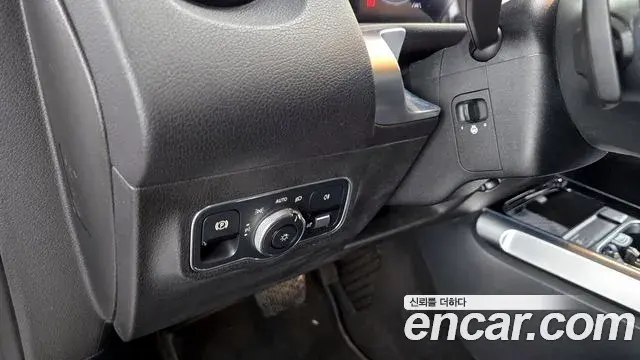 Mercedes-Benz GLB-Class 2021 — Photo 4/20