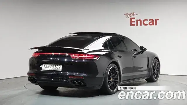 Porsche Panamera 2020 — ფოტო 11/20