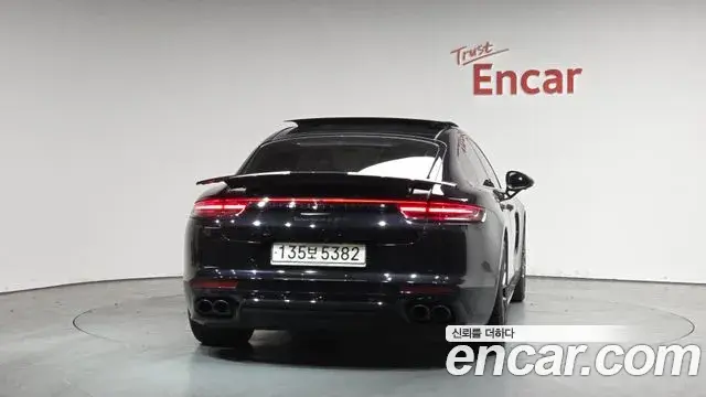 Porsche Panamera 2020 — ფოტო 18/20