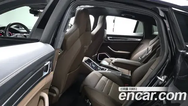 Porsche Panamera 2020 — ფოტო 7/20