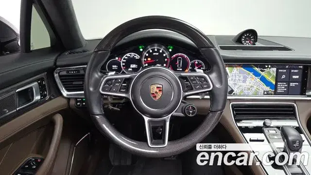 Porsche Panamera 2020 — ფოტო 8/20