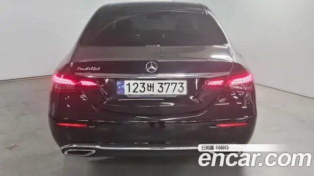 Mercedes-Benz E-Class 2020 — Photo 7/20