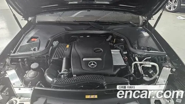 Mercedes-Benz E-Class 2020 — Photo 17/20