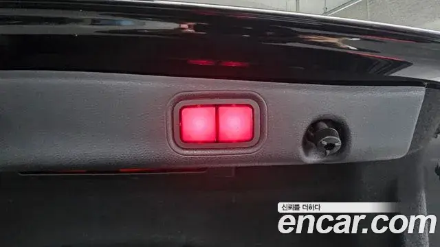 Mercedes-Benz E-Class 2020 — Photo 20/20