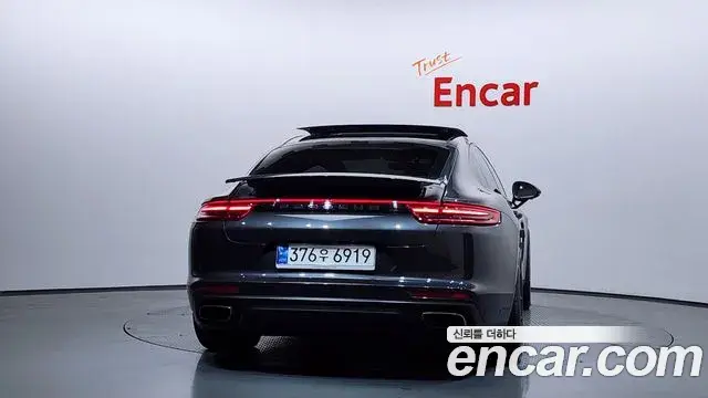 Porsche Panamera 2018 — Photo 1/20