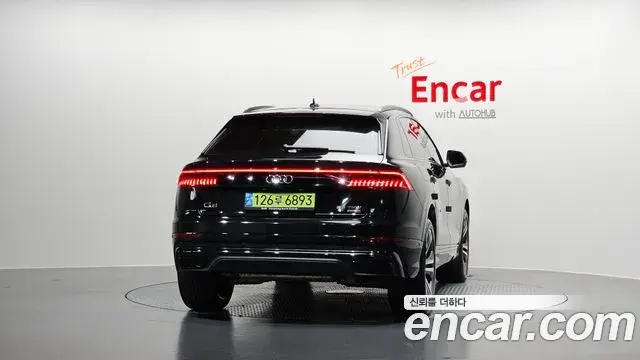 Audi Q8 2023 — Şəkil 12/20
