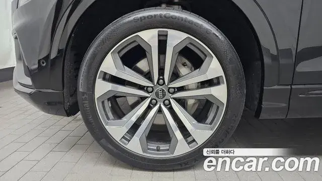 Audi Q8 2023 — Şəkil 8/20