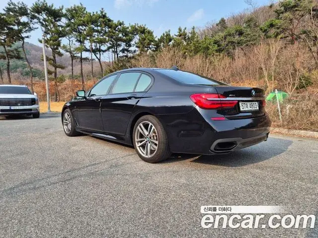 BMW 7 Series 2018 — ფოტო 19/20