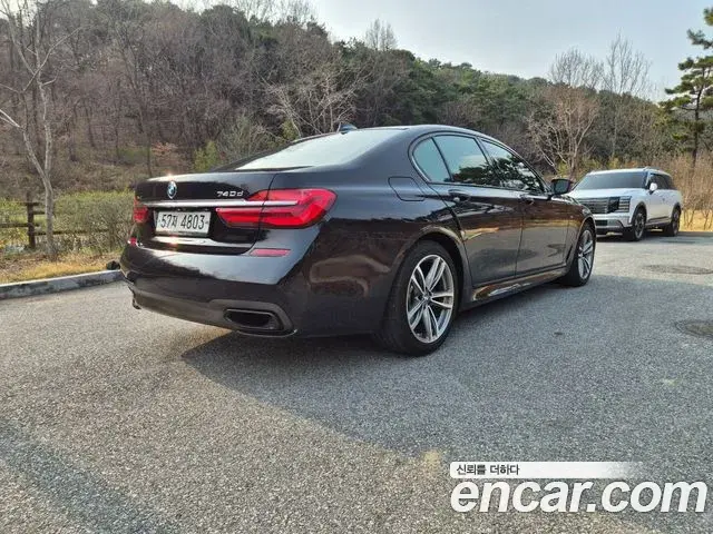 BMW 7 Series 2018 — ფოტო 15/20