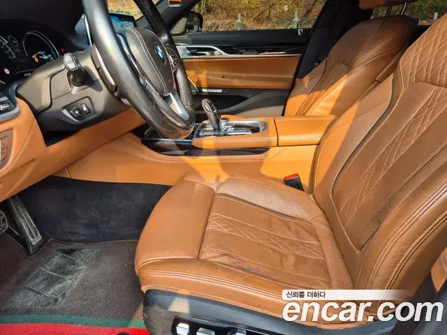 BMW 7 Series 2018 — ფოტო 8/20