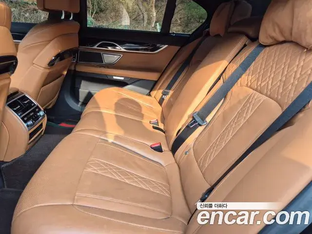 BMW 7 Series 2018 — ფოტო 13/20