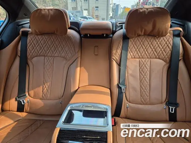 BMW 7 Series 2018 — ფოტო 9/20