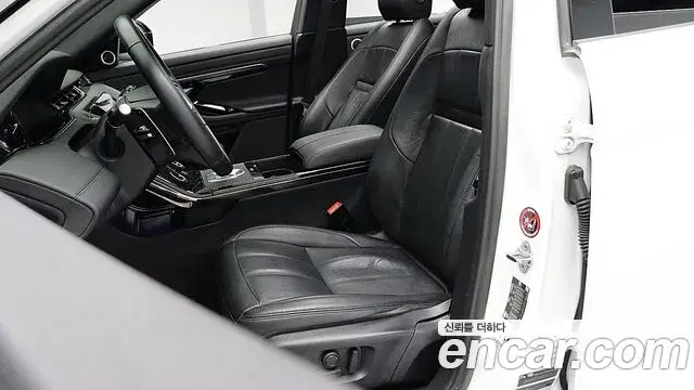 Land Rover Range Rover Evoque 2022 — ფოტო 8/20