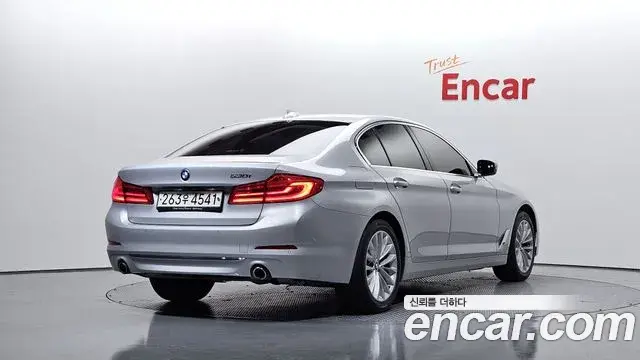 BMW 5 Series 2020 — ფოტო 12/20