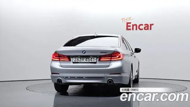 BMW 5 Series 2020 — ფოტო 19/20